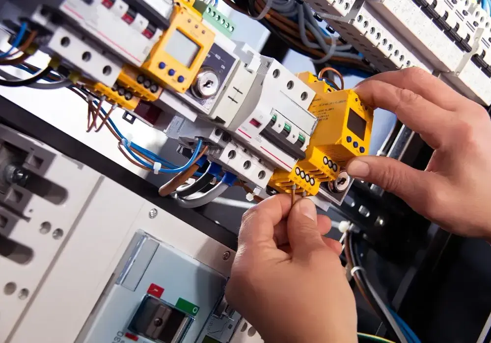 Kurs elektryka od podstaw - jak wybrać dobry start?