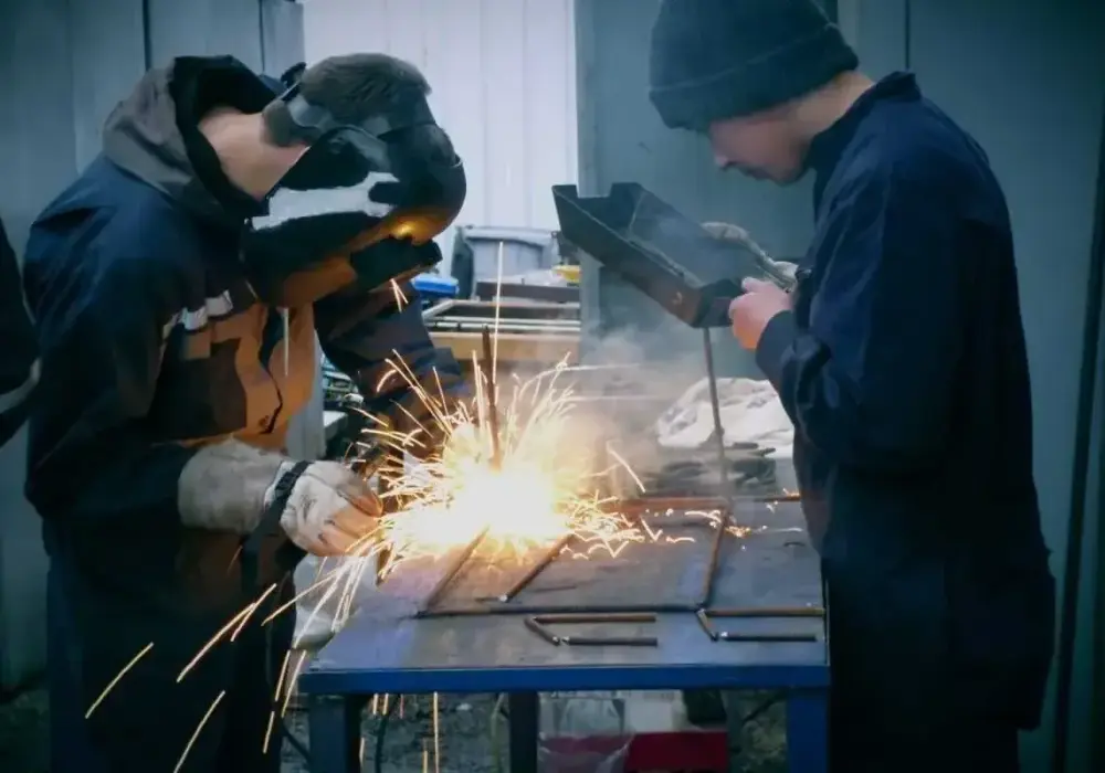 Jak spawać spawarka inwertorowa - proste techniki i bezpieczeństwo