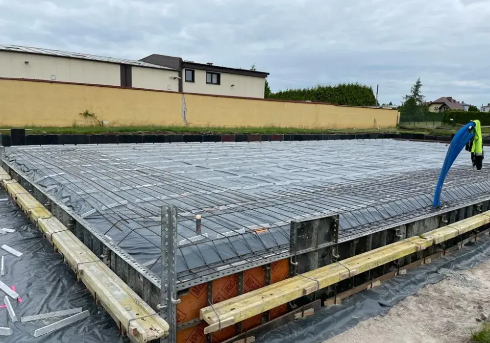 Ile stali na fundament 100m2? Uniknij kosztownych błędów w obliczeniach