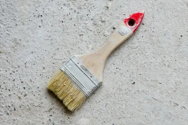 Farba do betonu - Jak wybrać produkt, który nie zacznie się łuszczyć?