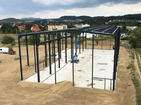 Podkonstrukcja pod płyty warstwowe - Jak uniknąć błędów w montażu?