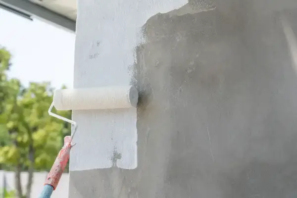Malowanie posadzki betonowej - Jak zrobić to trwale i bez błędów?