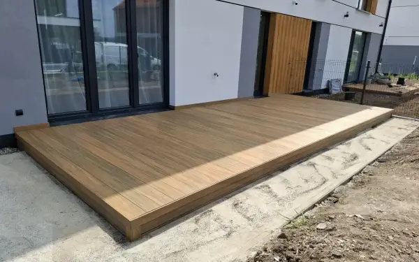 Taras na słupach betonowych - Jakie materiały wybrać na lata?